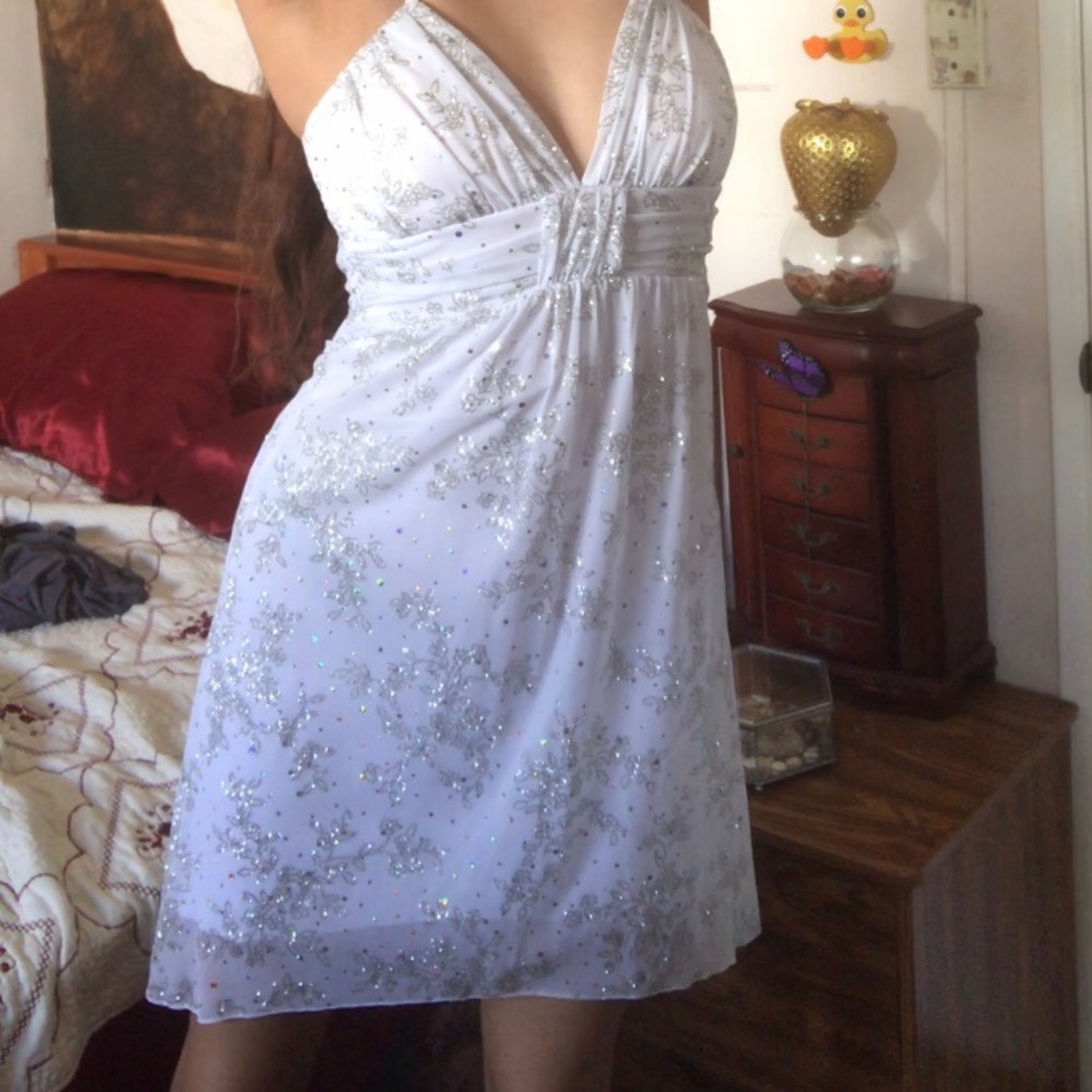 Dress - Picture 3 of 9